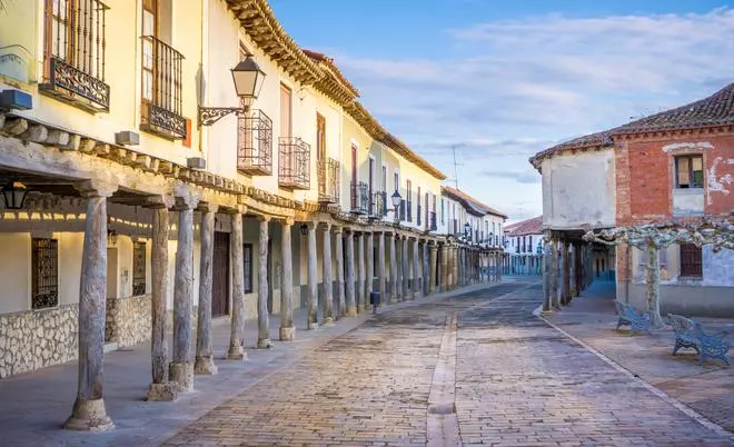 Así es uno de los pueblos medievales más bonitos de Palencia: parece sacado de una película de Disney