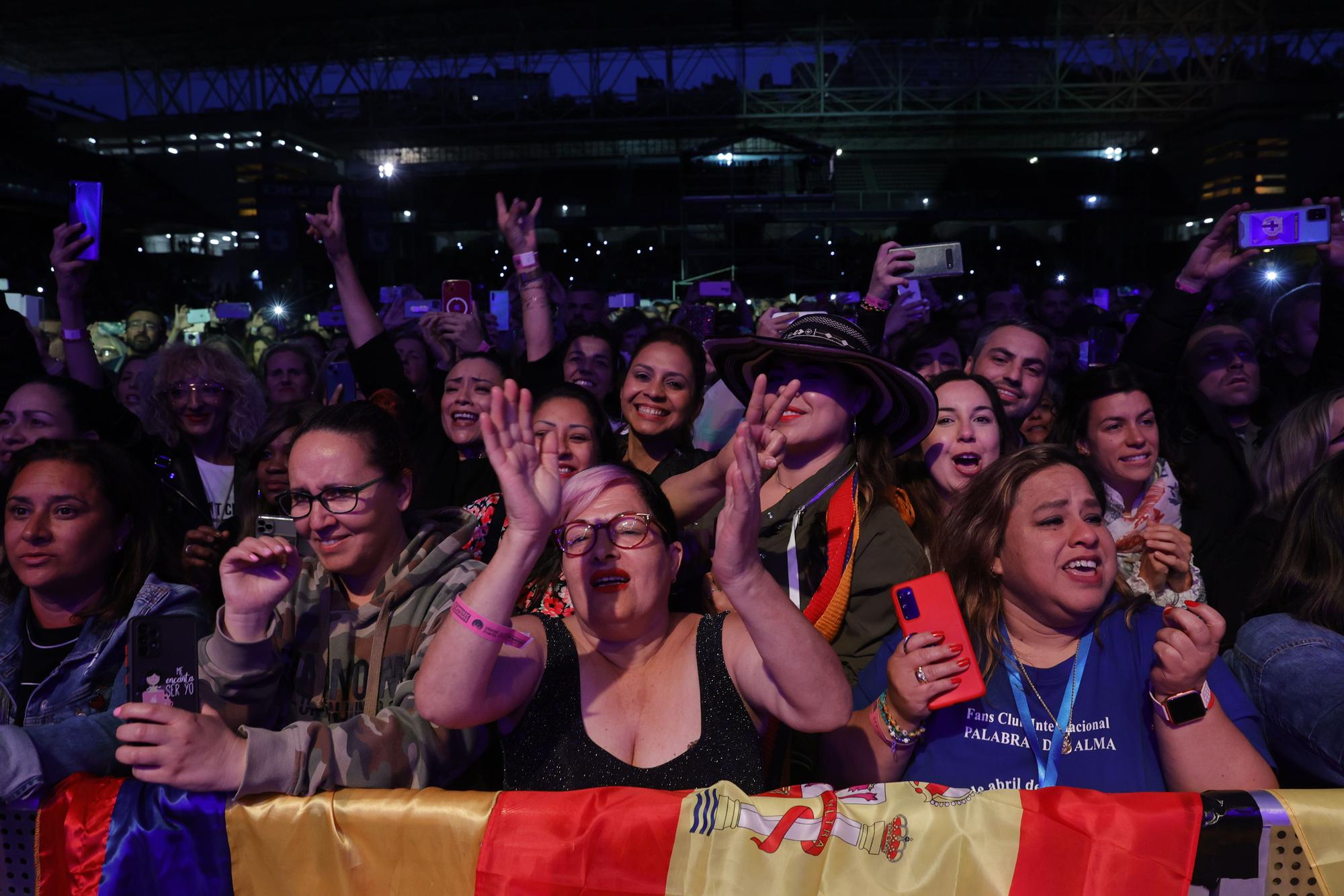 La espera "valió la pena": Marc Anthony parte caderas en Oviedo a ritmo de salsa