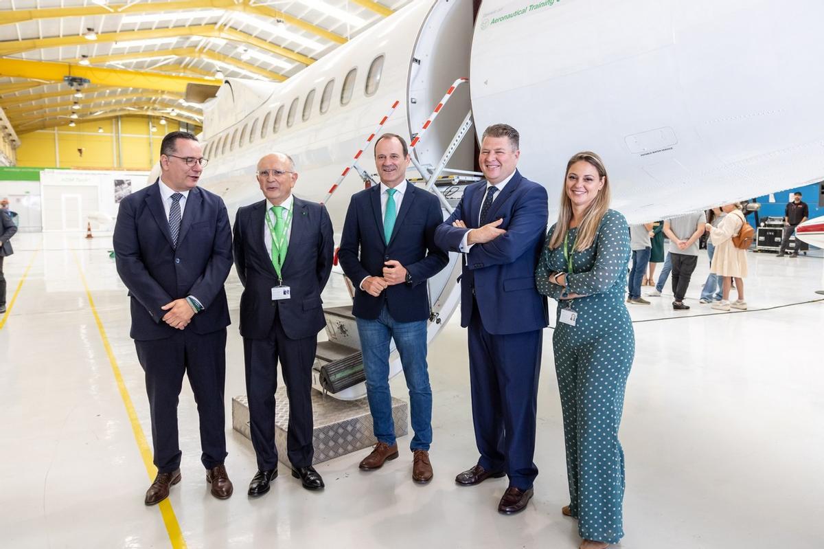 Binter inaugura las nuevas instalaciones de su centro de formación aeronáutica.