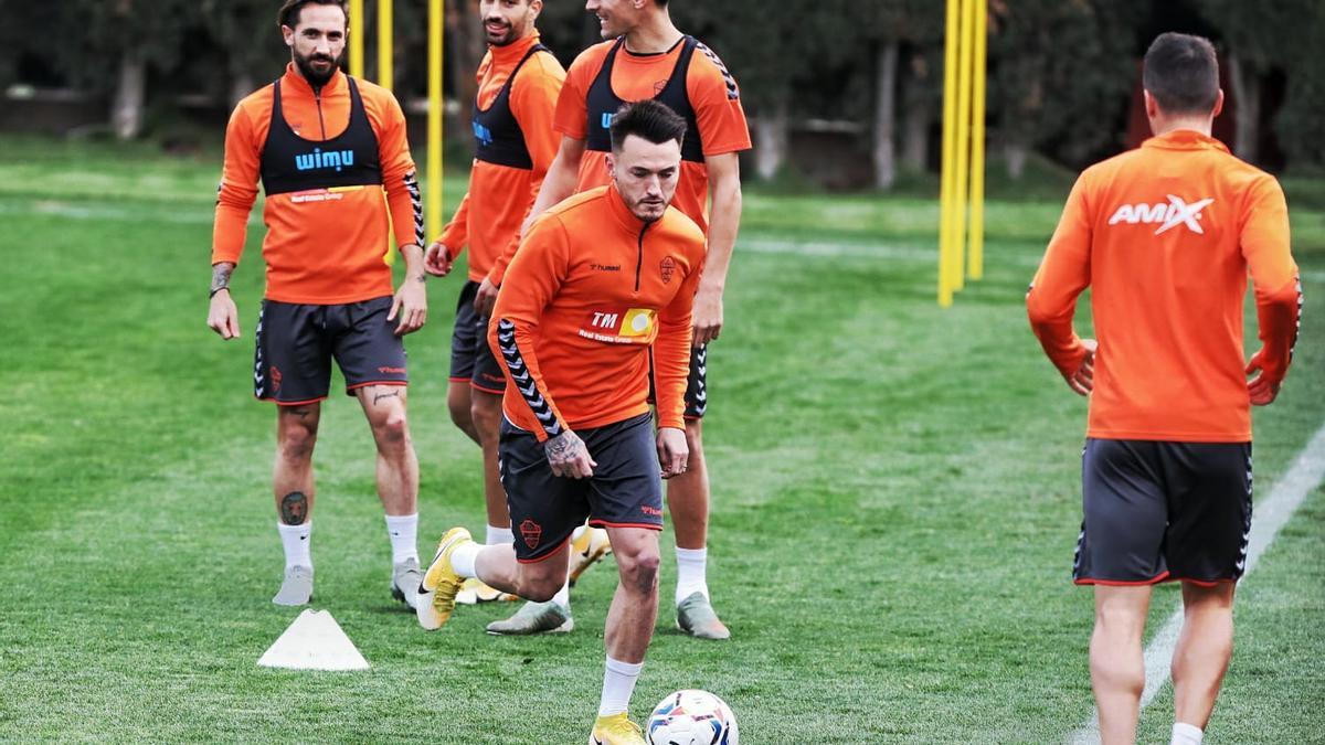 Josan entrenando con el grupo en la sesión vespertina de este miércoles