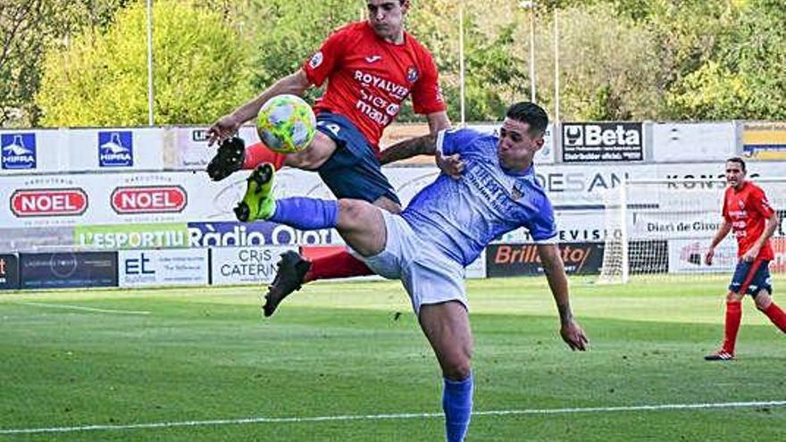 Una acció del partit d&#039;ahir entre l&#039;Olot i el Lleida.