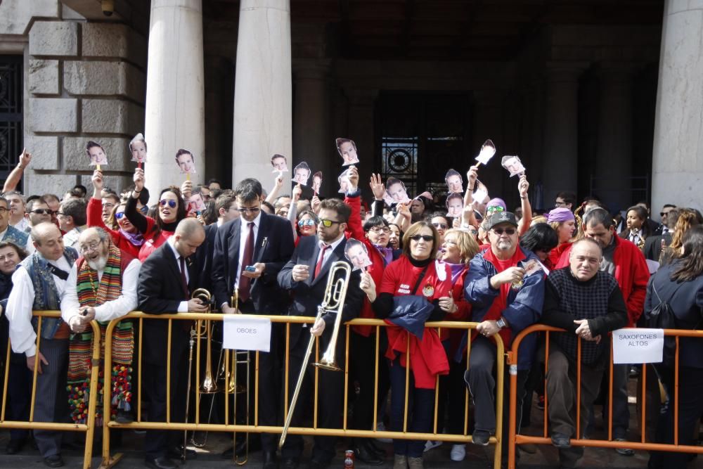 Ambientazo en la mascletà del día de la Crida