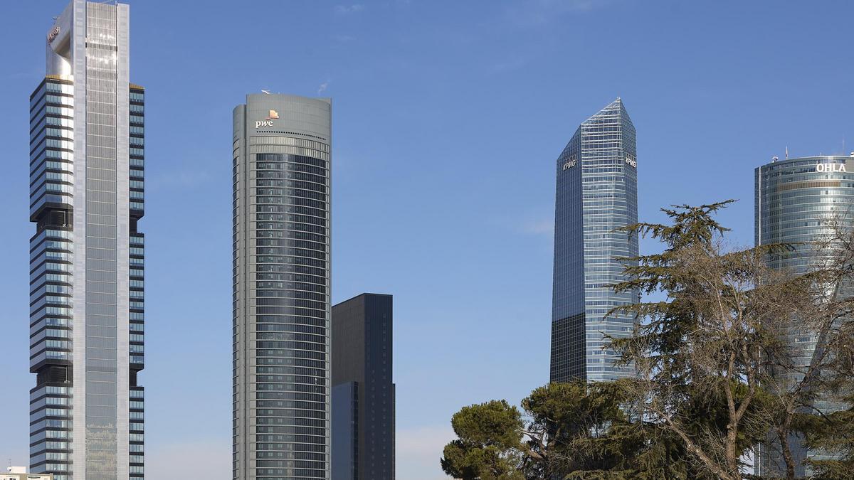 Vista de las cuatro torres en el nuevo distrito financiero de Madrid.