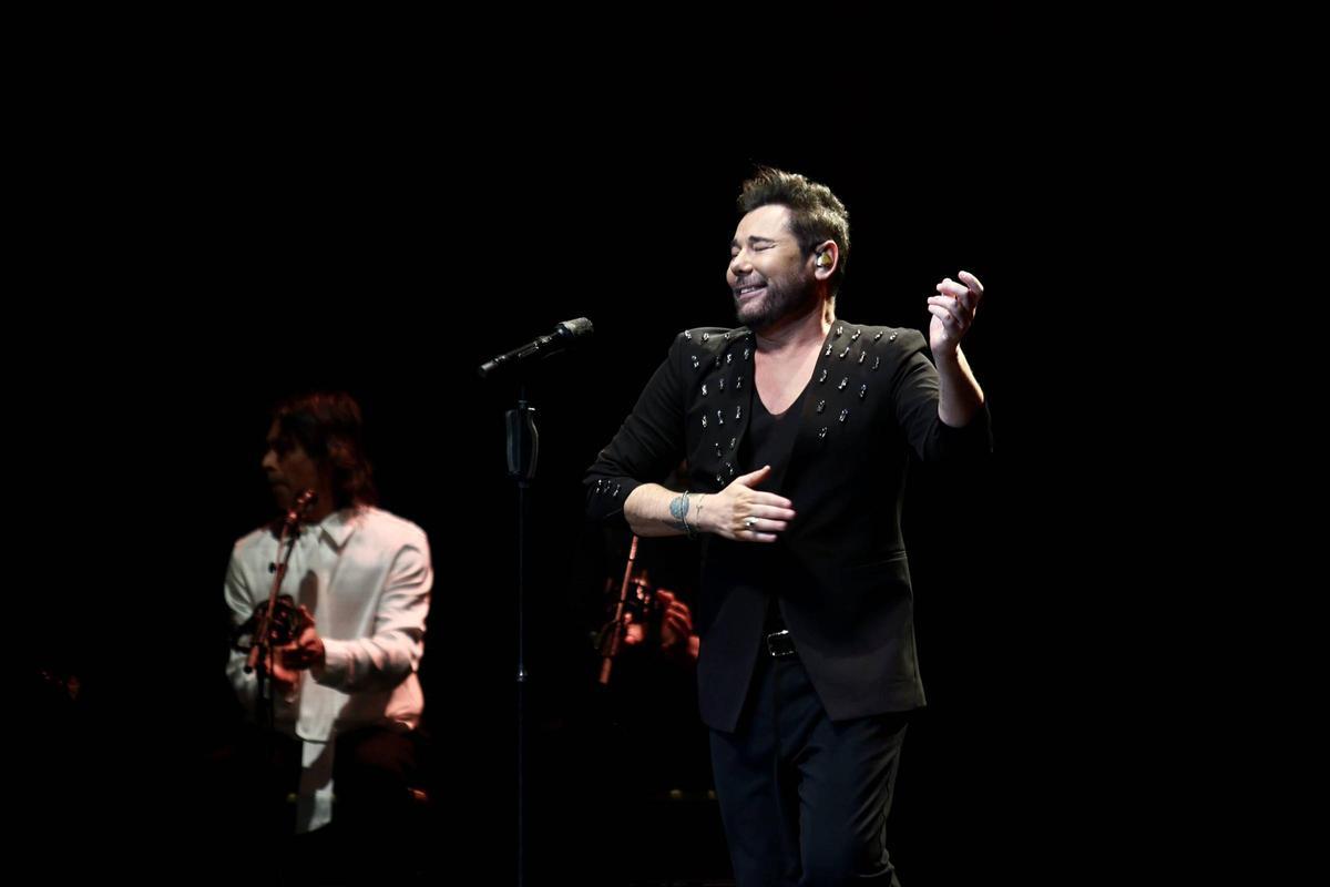 El concierto de Miguel Poveda en Gijón, en imágenes