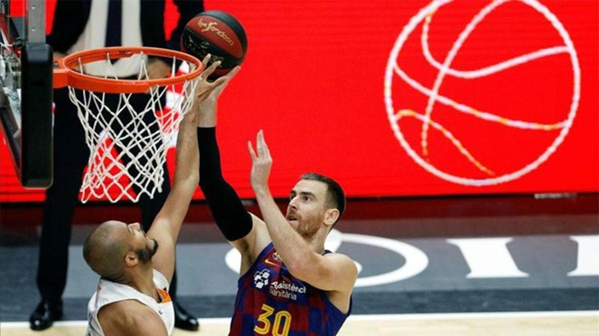 El Barça vence al Baskonia y roza las semifinales