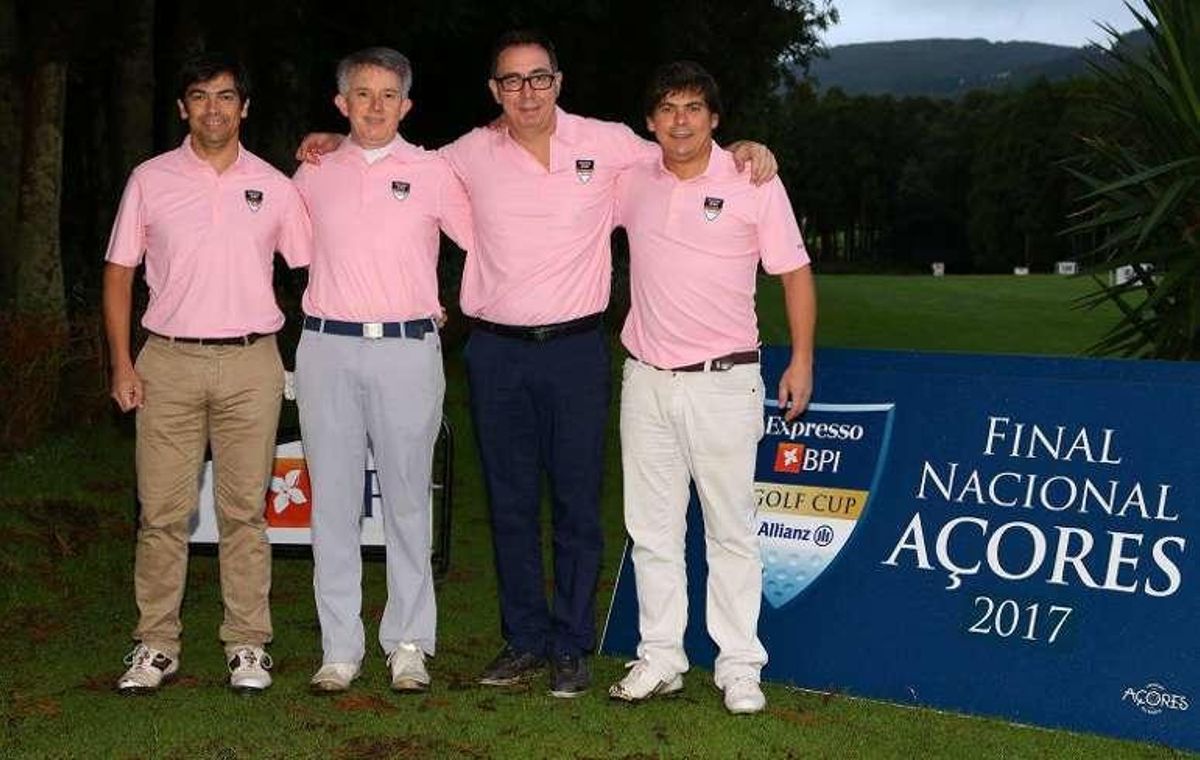 Cuatro gallegos en la cuna del golf