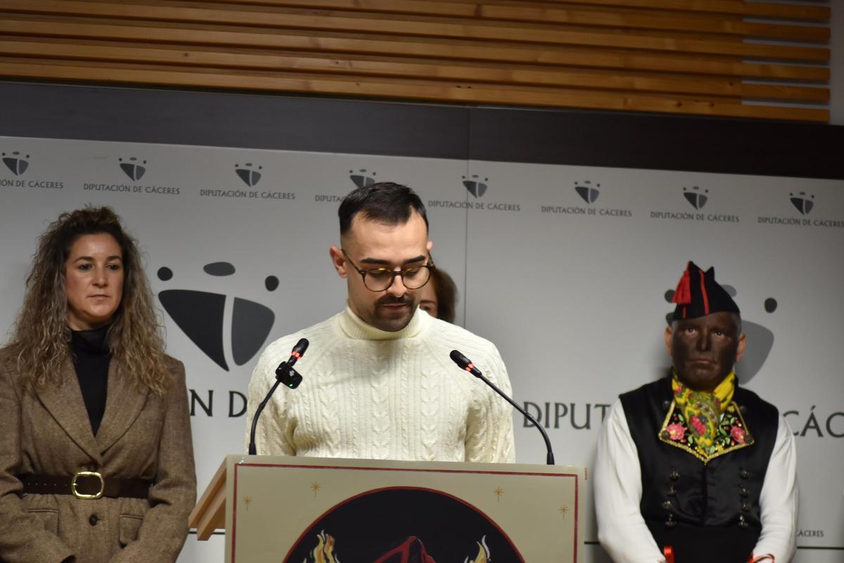 Fotogalería | Los Negritos de Montehermoso se presentan en la Diputación de Cáceres