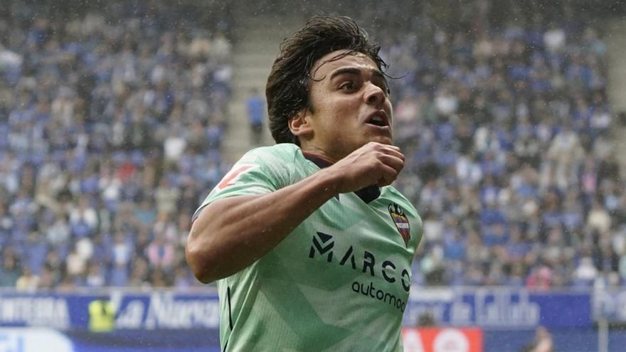 Etta Eyong y Carlos Álvarez se han convertido en dos de los puntales del equipo dirigido por Calero. | F. CALABUIG / EFE/PACO PAREDES