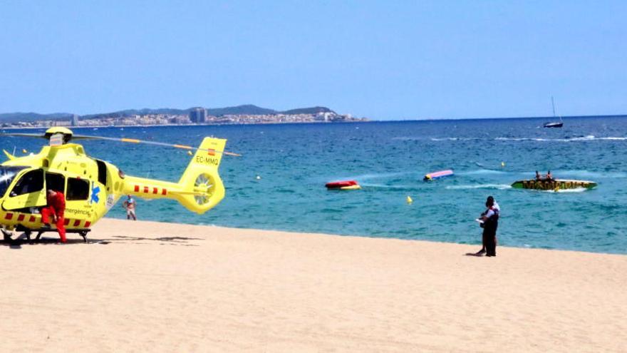 L&#039;helicòpter d&#039;emergències mèdiques a la Platja Gran de Platja d&#039;Aro el 7 d&#039;agost de 2017