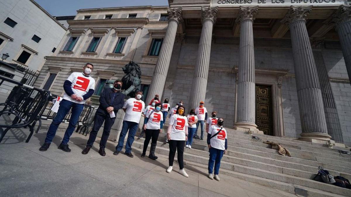 Concentració del partit davant el Congrés dels Diputats. | DAVID CASTRO