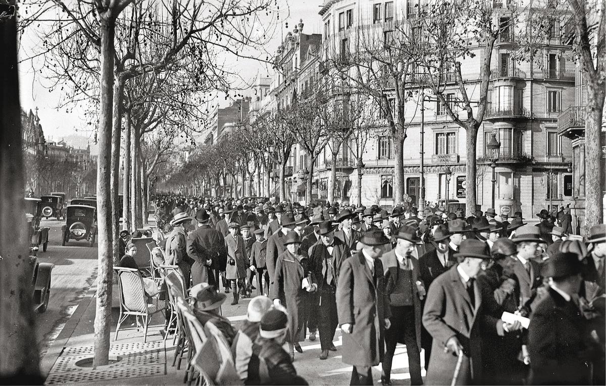 Un día cualquiera en el paseo de Gràcia, a principios del siglo XX.