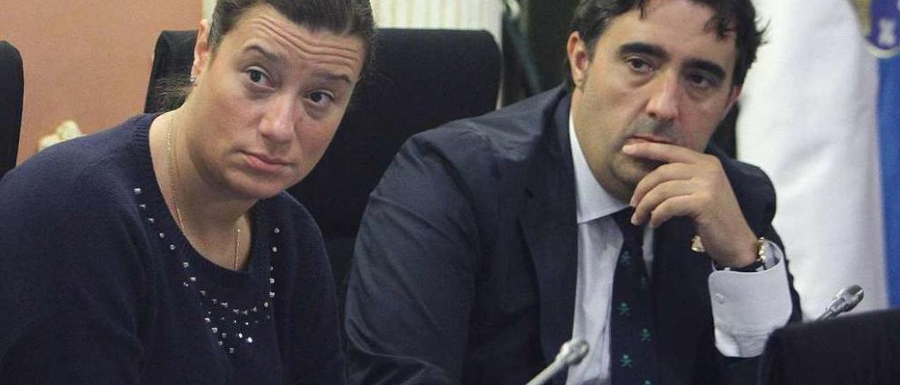 Los ediles del gobierno Ana Fernández Morenza y Jorge Pumar, en un pleno municipal. // Iñaki Osorio