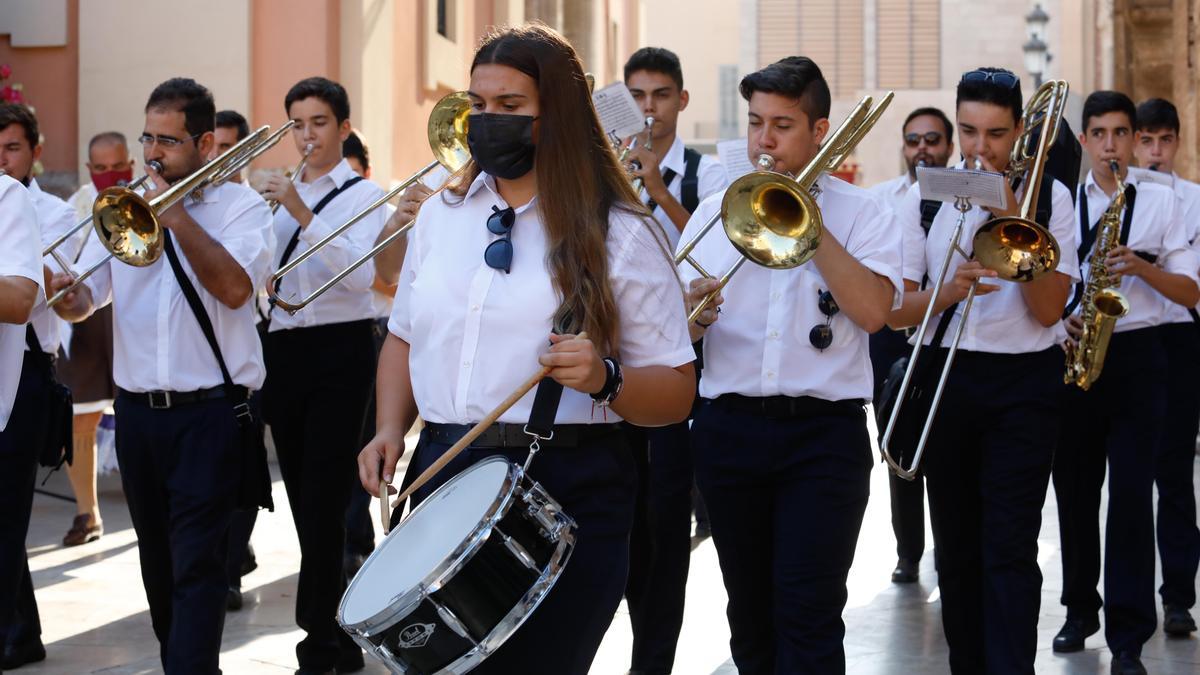 Búscate en el segundo día de Ofrenda por las calles del Mar y Avellanas entre las 9:00 y 10:00 horas