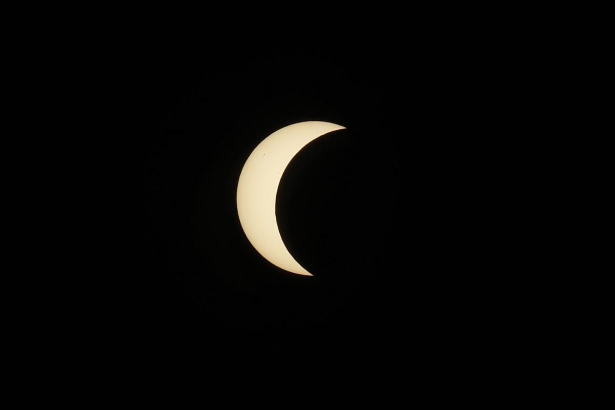 El eclipse solar deja imágenes únicas desde el enclave arqueológico de Ategua en Córdoba El eclipse solar deja imágenes únicas desde el enclave arqueológico de Ategua en Córdoba