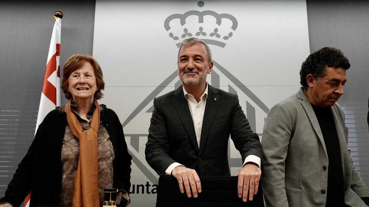 Jaume Collboni, Carme Trilla y el Síndic David Bondia anuncian la compra de la Casa Orsola