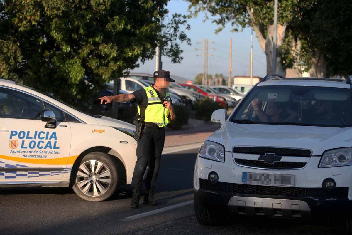 Macrodispositivo policial contra los taxis pirata en Ibiza