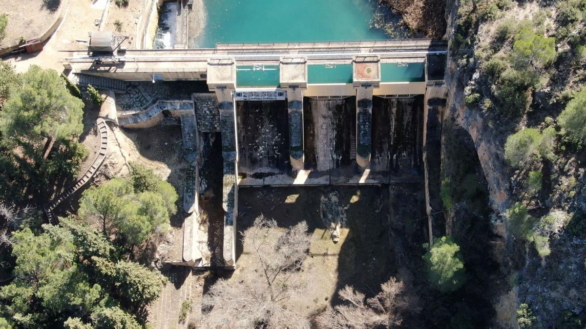 Presa de la toma de agua del Taibilla, donde comienza el cauce seco.