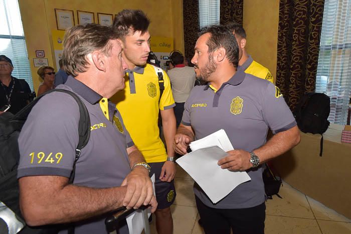 Llegada de la Unión Deportiva Las Palmas al ...