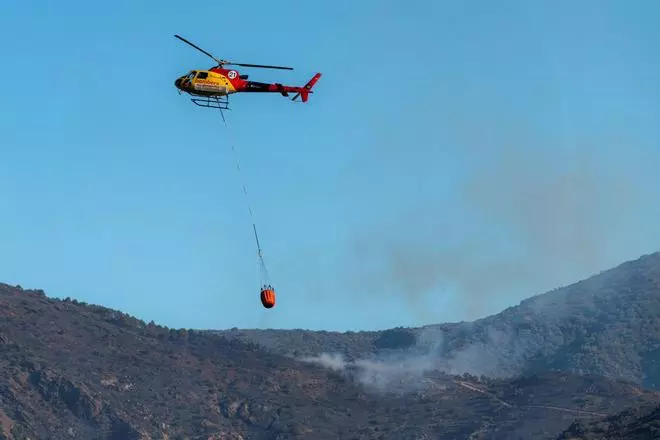 Confinan Portbou y Colera, en Girona, por un incendio descontrolado