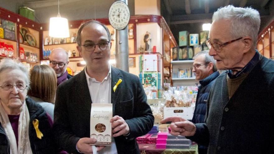 Jordi Turull junto a los padres de Carles Puigdemont.