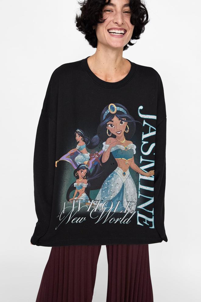 Sudadera de Jasmine, de Zara (Precio: 25,95 euros)