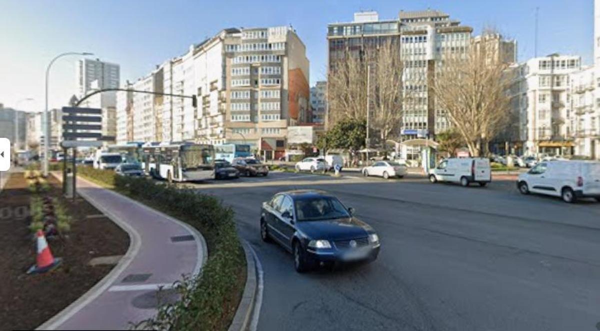 Plaza de Ourense, con el semáforo derribado en el centro