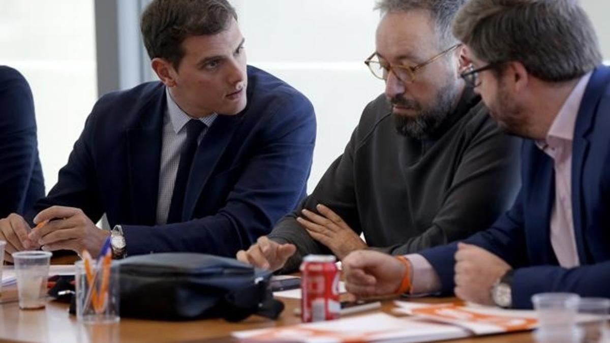 Albert Rivera, Juan Carlos Girauta y Fernando de Páramo, en una reunión de la ejecutiva de Ciudadanos.