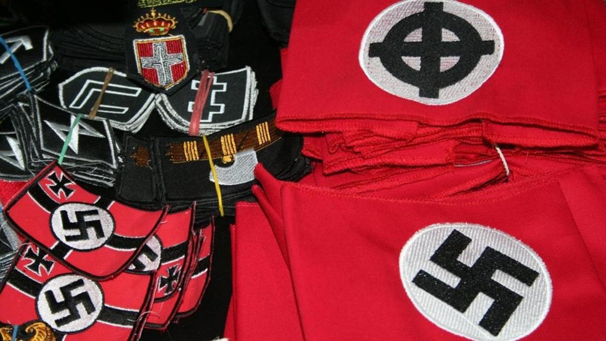 Símbolos nazis y fascistas a la venta