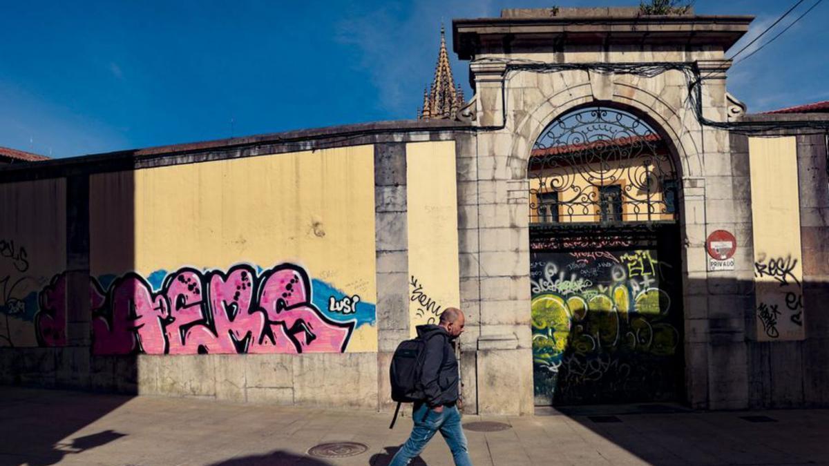 Pintadas en la calle Canóniga. | Irma Collín