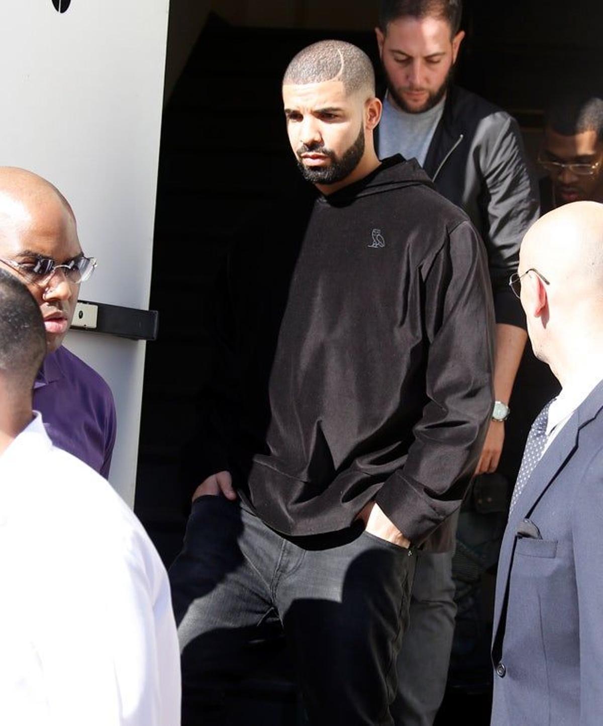 Drake a la salida de la presentación de su colección de ropa en la Semana de la Moda de Nueva York