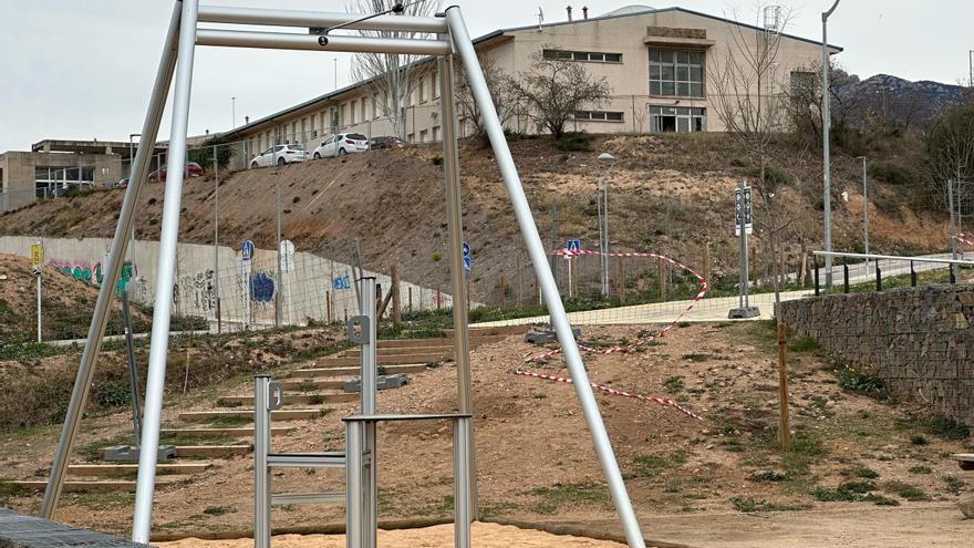 Enllestit l’espai de lleure amb tobogan i tirolina del Parc de la Dona a Olesa