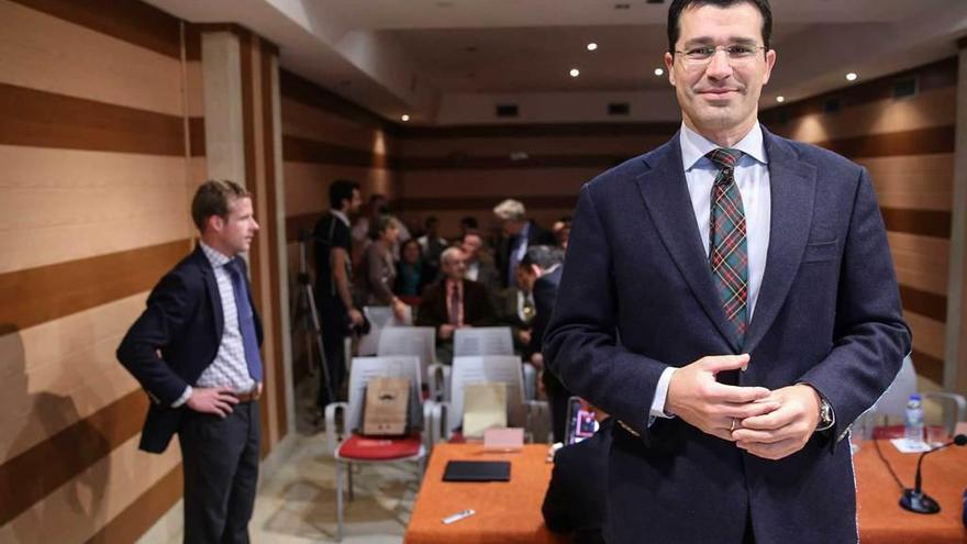 Jordi Rodríguez Virgili, ayer, antes de su conferencia en la Asociación Club Torla de Oviedo.