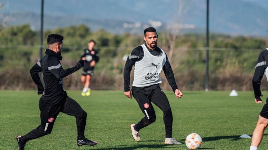 Yangel Herrera, entrenant ahir amb el grup a la Vinya