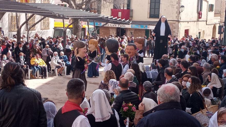 Los vecinos de Sencelles se volcaron ayer en la celebración en honor a la Beata. | JOAN FLORIT