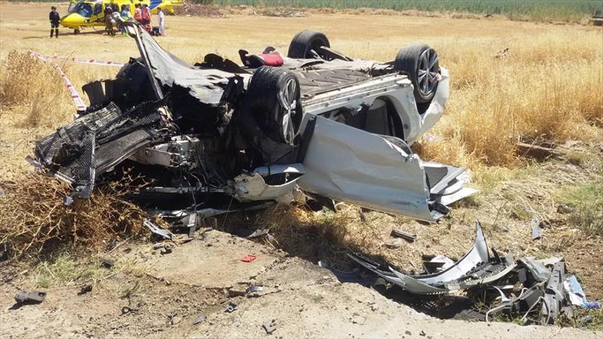 Una mujer de 37 años muere al chocar un coche con una arqueta en Alvarado