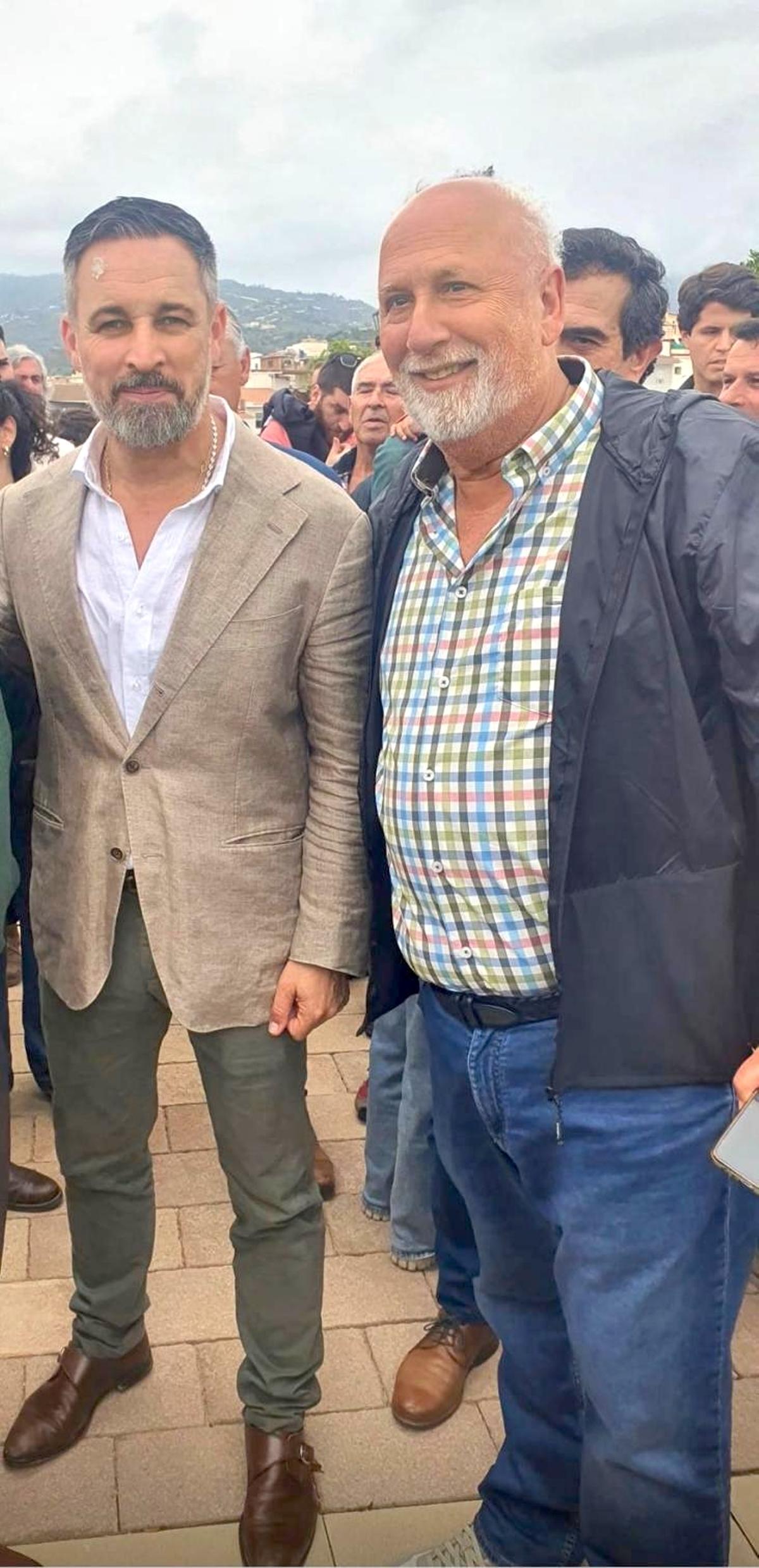 Por la izquierda, Santiago Abascal y Ángel Díaz Tejuca durante un acto de campaña en Andalucía.