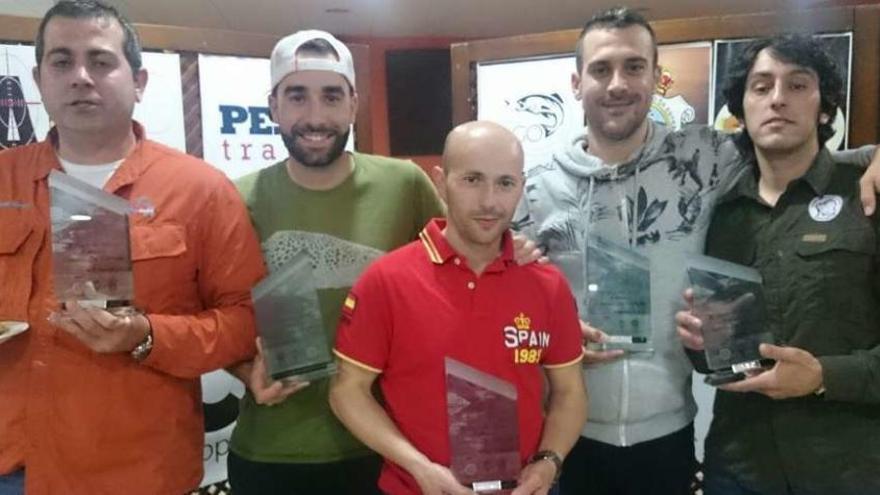 Javier García, David Arcay, Fernando Lorenzo, Rubén Brage y José Ameijeiras, tras recibir el cuarto, el segundo, el primero, el tercero y el quinto premio.