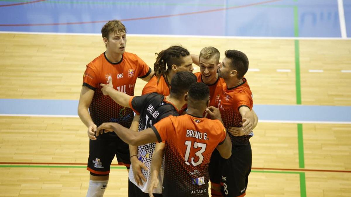 Los jugadores del San Roque celebran un punto.