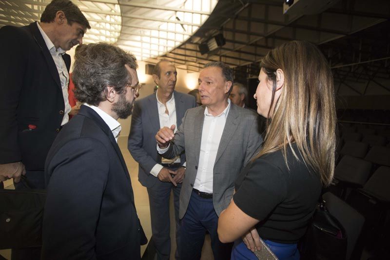 Representantes de la CEV visitan el diario Levante-EMV y asisten a la charla del consejero delegado de Prensa Ibérica Aitor Moll
