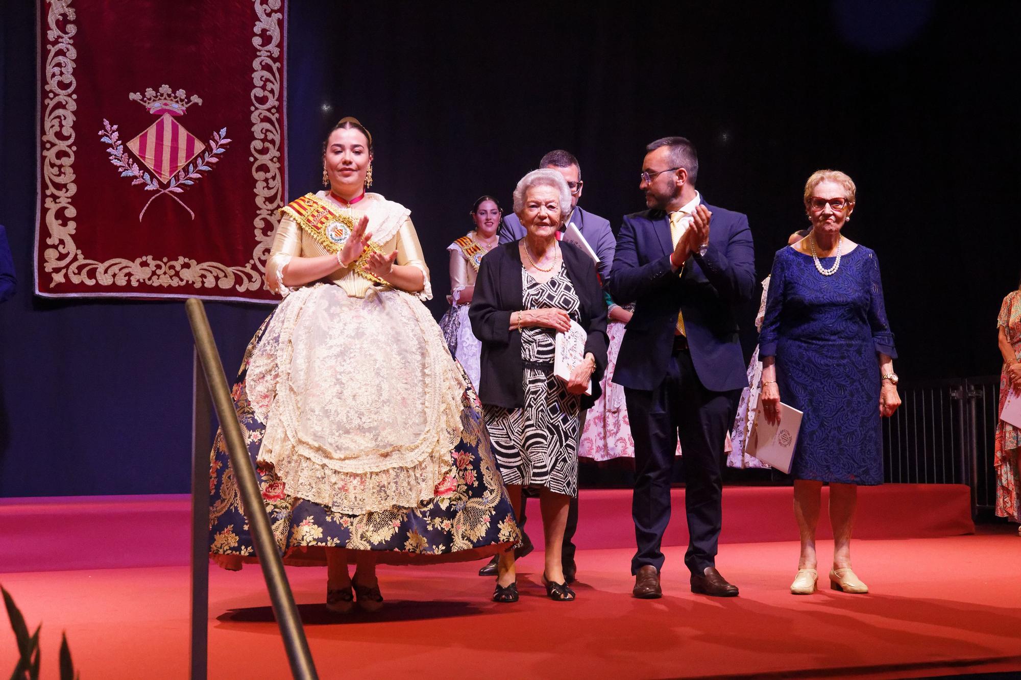 Homenaje 75 aniversario de reina y damas de fiestas de Vila-real