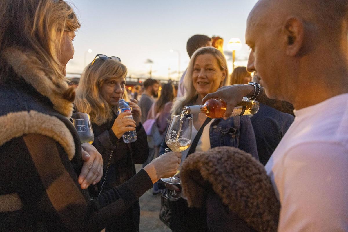 FOTOS | Palma reune a centenares de personas para disfrutar del Raïm Wine Fest
