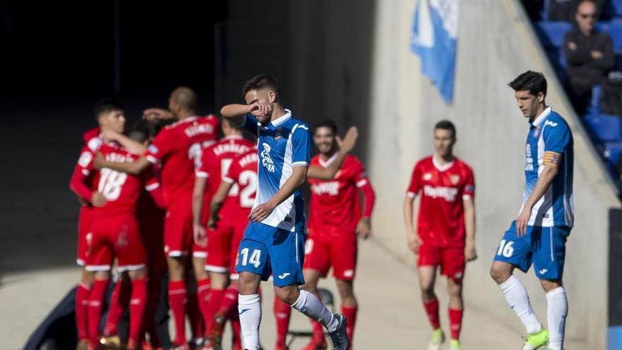 Una clara derrota contra  el Sevilla rebaixa el clima d´eufòria de l´Espanyol