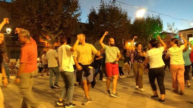 Esclafits i Castanyetes celebra con una gran fiesta el 40 aniversario de su formación