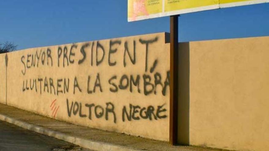 El grafiti aparecido en Sineu.