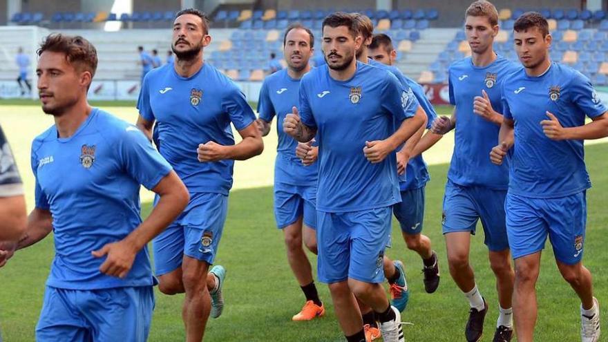 Mouriño, Carneto, Jacobo, Alex, Jandrín, Pablo y Kevin en una sesión de entrenamiento en Pasarón. // Rafa Vázquez