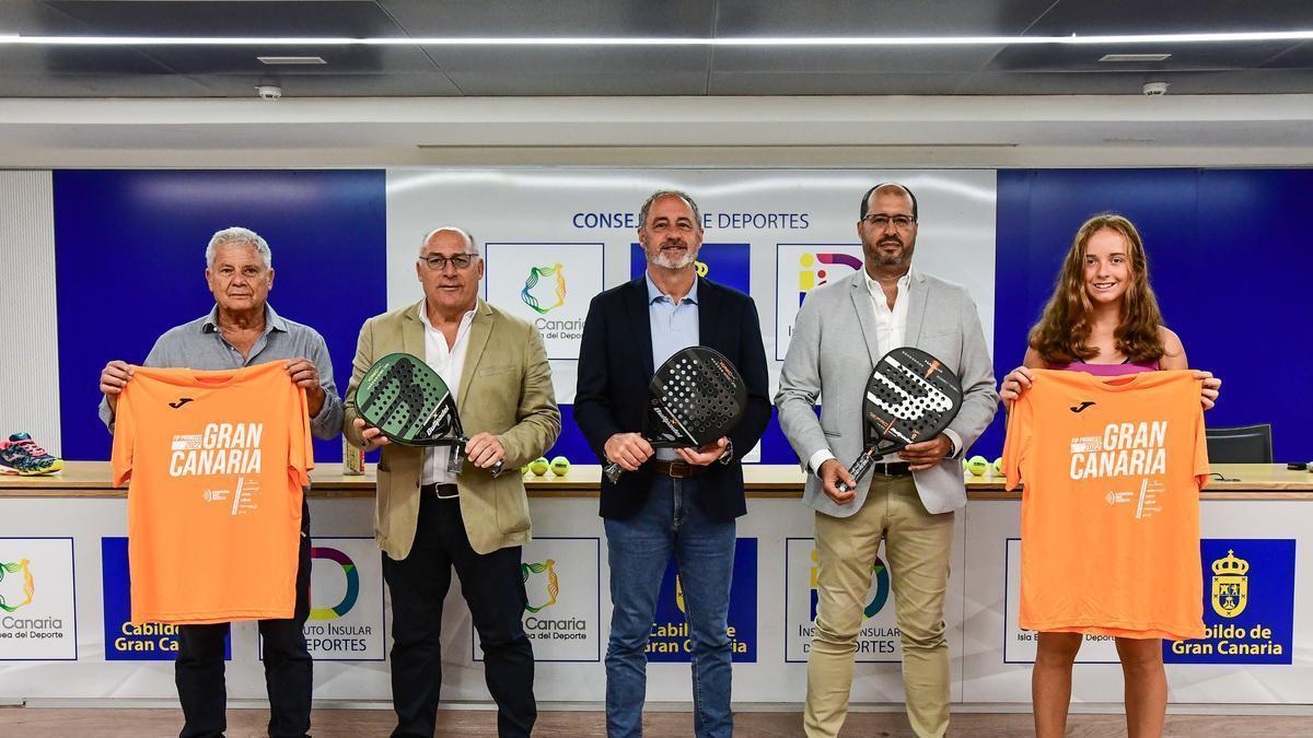 Luis Sicilia, Manuel López, Francisco Castellano, Diego Gil y Raquel Eugenio (de izquierda a derecha), durante la presentación del torneo