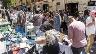 El comercio local de Alicante sale a la calle en Poeta Quintana