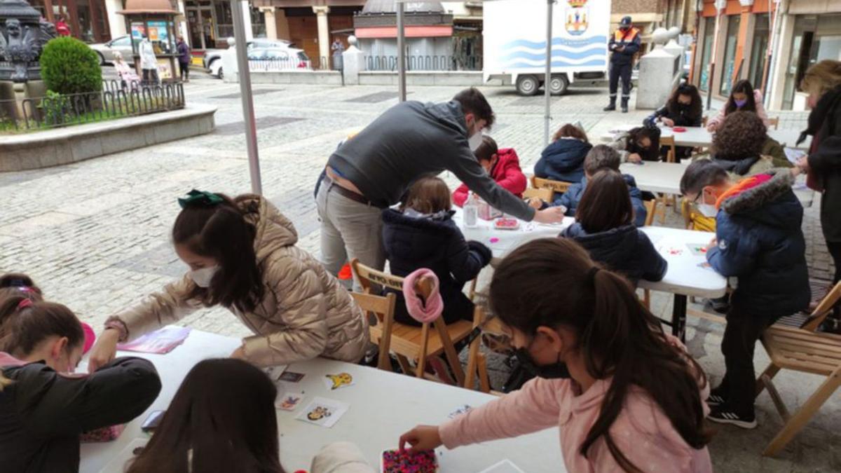 Uno de los talleres, en el Plaza de San Nicolás. | E. P.