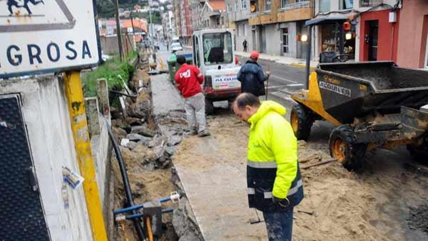 Aqualia reparó ayer la avería registrada en A Estacada.