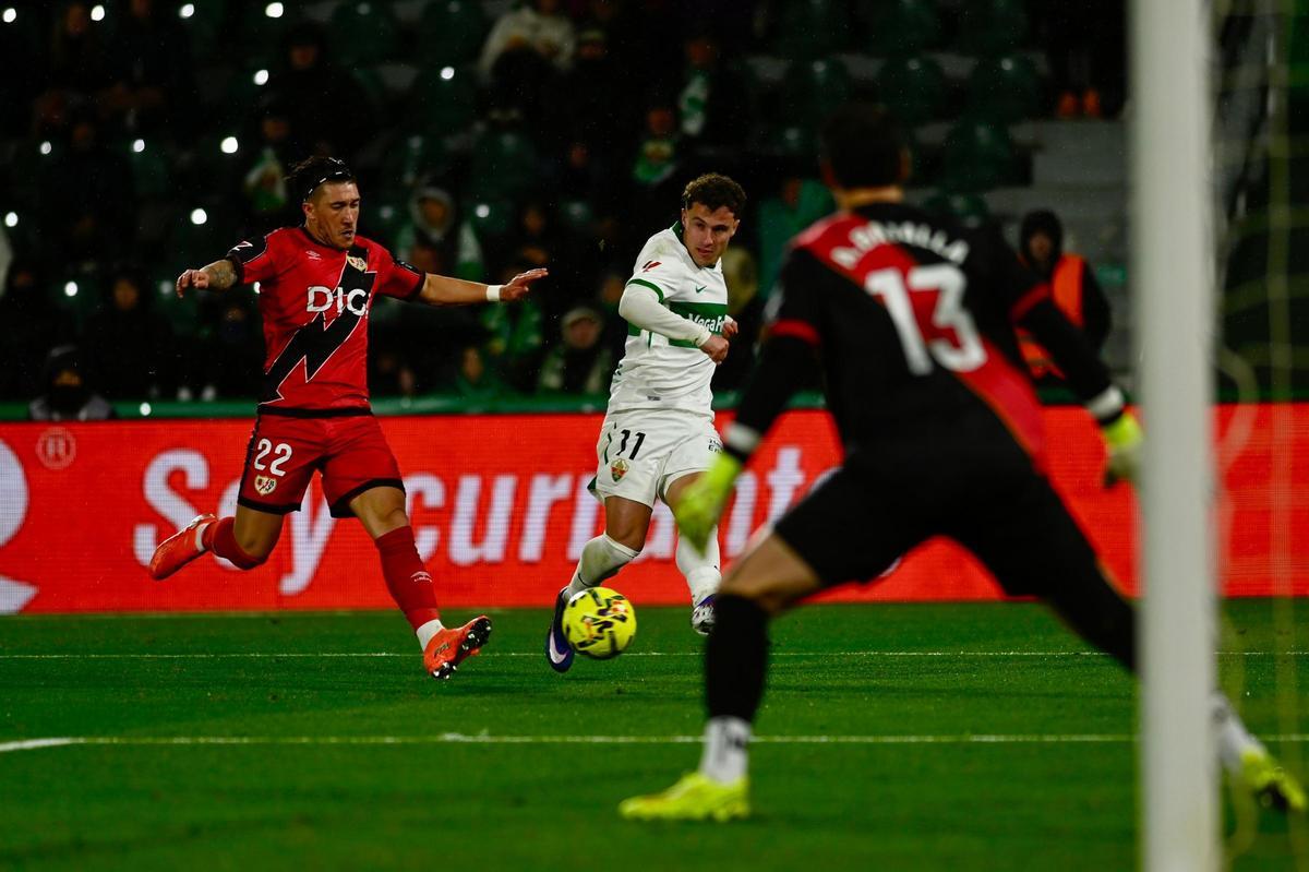 Elche CF - Rayo Vallecano: el último partido del 2025 de los franjiverdes, en imágenes